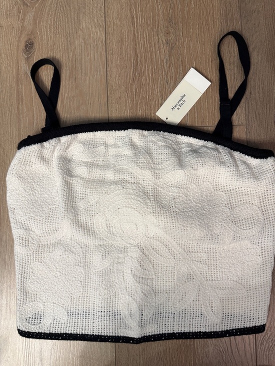 Abercrombie & Fitch Tops - Abercrombie & Fitch White Top with Black Trim Detail